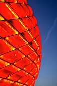Detail Fassade Allianz Arena bei Nacht, rote Beleuchtung, Fußball Stadion FC Bayern München, München, Bayern, Deutschland, Architekt Herzog und De Meuron