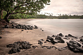 Schwarz sandiger Strand, nahe Apia, Upolu, West Samoa, Südpazifische Inseln, Südsee