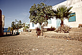 Straße in einem Dorf am Meer, Praia, Santiago, Kap Verde
