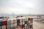 Gestapelte Container, Containerhafen Tianjin, Tianjin, China