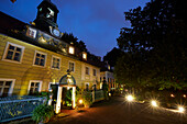 Denkmalgeschützten Herrenhaus Villa Sorgenfrei am Abend, Landhotel, Augustusweg 48, Radebeul, Dresden, Deutschland