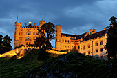 Schloss Hohenschwangau im Abendlicht, Hohenschwangau, Bayern, Deutschland, Europa