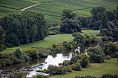 Menschen paddeln Kanu auf Mainschleife vom Fluss Main, nahe Köhler, Franken, Bayern, Deutschland