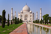 India, Uttar Pradesh, The Taj Mahal, this Mughal mausoleum has become the tourist emblem of India