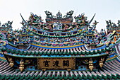 Colourful ornamented roof, Guandu temple, Guandu, Taipeh, Taiwan, Asia