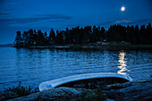 Vollmond über dem See Glafsfjorden, Värmland, Schweden