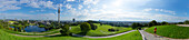 Panorama vom Olympiaberg auf Olympiaturm und BMW Gebäude, im Hintergrund Allianzarena und Fröttmaniger Schuttberg, München, Oberbayern, Bayern, Deutschland