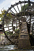 Water wheel in Old Town of Lijiang
