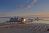 Sonnenaufgang an der Seebrücke Sellin, Insel Rügen, Mecklenburg Vorpommern, Deutschland