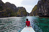 Ausflugsboote im Bacuit-Archipel vor El Nido, Insel Palawan im Südchinesischen Meer, Philippinen, Asien