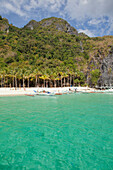 Tropischer Strand im Bacuit-Archipel vor El Nido, Insel Palawan im Südchinesischen Meer, Philippinen, Asien
