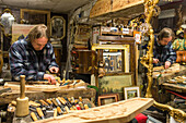wood carver, apprentice Mattia d'Este in workshop from Augusto Mazzon, mirror, decorative, Venice, Italy