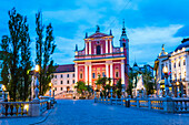 Ljubljana at night. Franciscan Church of the Annunciation seen from the Triple Bridge (Tromostovje), Ljubljana, Slovenia, Europe