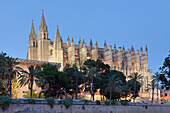 Cathedral of Santa Maria of Palma (La Seu), Parc de la Mar, Palma de Mallorca, Majorca (Mallorca), Balearic Islands, Spain, Mediterranean, Europe