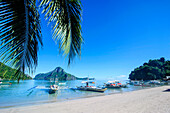 The bay of El Nido with outrigger boats, Bacuit Archipelago, Palawan, Philippines, Southeast Asia, Asia