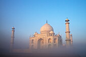 Taj Mahal at sunrise, UNESCO World Heritage Site, Agra, Uttar Pradesh, India, Asia