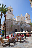 Plaza de la Catedral, Platz vor der Kathedrale in der Altstadt von Cádiz, Costa de la Luz, Provinz Cádiz, Andalusien, Spanien, Europa