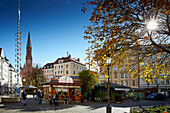 Blick über Wiener Platz auf Kirche Sankt Johann Baptist, München, Bayern, Deutschland