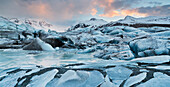 Eis am Gletscher Svinafellsjökull, Südisland, Island