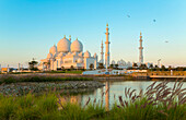 Sheikh Zayed Mosque at daytime, Abu Dhabi, United Arab Emirates