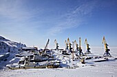 zugefrorener Hafen von Anadyr, Tschukotka (Autonomer Kreis der Tschuktschen), Sibirien, Russland