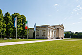 Koenigsplatz with Glyptothek, art museum for Greek and Roman sculptures, architect Leo von Klenze, Neoclassical style, 19th century, Koenigsplatz, Munich, Upper Bavaria, Bavaria, Germany, Europe