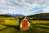 Geroldsee, lake near Mittenwald in Spring with hay barn, Karwendel mountains, Werdenfelser Land, Bavarian Alps, Upper Bavaria, Bavaria, Germany, Europe