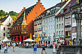 Münsterplatz, Freiburg im Breisgau, Schwarzwald, Baden-Württemberg, Deutschland