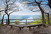 Blick auf den Edersee vom Aussichtspunkt Kahle Hard Route bei Bringhausen im Nationalpark Kellerwald-Edersee, Nordhessen, Hessen, Deutschland, Europa