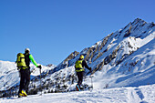 Mann und Frau auf Skitour steigen zur Gammerspitze auf, Gammerspitze, Schmirntal, Zillertaler Alpen, Tirol, Österreich