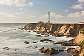 Point Arena Lighthouse and Museum, Arena Rock Marine Natural Preserve, Kalifornien, USA