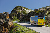 Tour bus on the Grossglockner Hochalpenstrasse, National Park Hohe Tauern, Salzburg, Austria