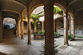 patio, Inner courtyard with fountain, Casa de L´Ardiaca, 15./16. Jhd., city district Barri Gotic, gothic quarter, Ciutat Vella, old town, Barcelona, Catalunya, Spain, Europe