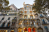 Casa Batllo, Modernisme, modernism, Art Nouveau, architect Antonio Gaudi, UNESCO world heritage and Casa Amatller (l.) Modernisme, architect Puig i Cadafalch, Passeig de Gracia, Eixample, Barcelona, Catalunya, Catalonia, Spain, Europe