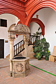 Brunnen in der Casa Mondragon in der Altstadt von Ronda, Provinz Malaga, Andalusien, Spanien