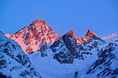 Alpenglühen an Tete de l´Homme, Punta Dumontel und Punta Sigismondi, Valle Maira, Cottische Alpen, Piemont, Italien