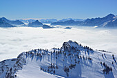 Blick auf Peitingköpfl, Berchtesgadener Alpen und Loferer Steinberge im Hintergrund, Sonntagshorn, Chiemgauer Alpen, Salzburg, Österreich