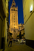 View of the cathedral from the Calle de Placentines, Giralda, Sevilla, Andalusia, Spain, Europe