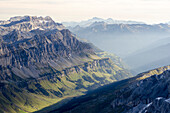 Blick auf den Urner Boden, links im Bild die Gipfel von Ortstock und Glaernisch Massiv, Glarner Alpen, Kantone Glarus, Uri und Schwyz, Schweiz
