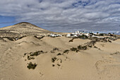 Beach and dunes, Playa Sotavento de Jandia, Fuerteventura, Canaries, Spain
