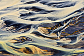 Luftbild (Aerial) von den farbenfrohen Mäandern des Glescherflusses Thjorsa auf der Lavaebene (Sander) Landeyarsandur, Atlantiküste, Südisland, Island, Europa