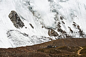 Glaziologische Forschungsstation am Tujuksu Gletscher am Peak Lokomotiv, Sailiski Alatau, Nationalpark Ile Alatau, Region Almaty, Kasachstan, Zentralasien, Asien