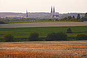 Sonnenuntergang , St. Ludgerusdom und Turm der Johanniskirche , Billerbeck , Baumberge , Münsterland , Nordrhein-Westfalen , Deutschland , Europa