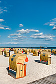 Strand mit Strandkörben, Grömitz, Lübecker Bucht, Ostsee, Schleswig-Holstein, Deutschland