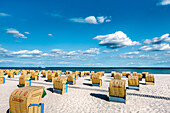 Strand mit Strandkörben, Grömitz, Lübecker Bucht, Ostsee, Schleswig-Holstein, Deutschland