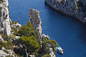 excursion boat, Calanque d En-Vau, les Calanques, near Marseille, Cote d Azur, French Riviera, Mediterranean Sea, Bouches-du-Rhone, Provence, France, Europe