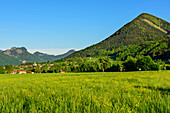 Blick auf Derndorf und Litzldorf mit Heuberg und Sulzberg, Derndorf, Oberbayern, Bayern, Deutschland