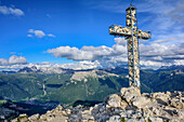 Cross at summit of Rotwand, Rotwand, Rosengarten, UNESCO world heritage Dolomites, Dolomites, Trentino, Italy