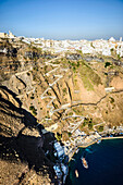 Aerial view of hilltop town and bay, Thira, Egeo, Greece