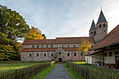 Kloster Bursfelde, ehemalige Benediktinerabtei, St. Tomas und Nikolaus, romanische Doppelkirche, Niedersachsen, Norddeutschland, Deutschland